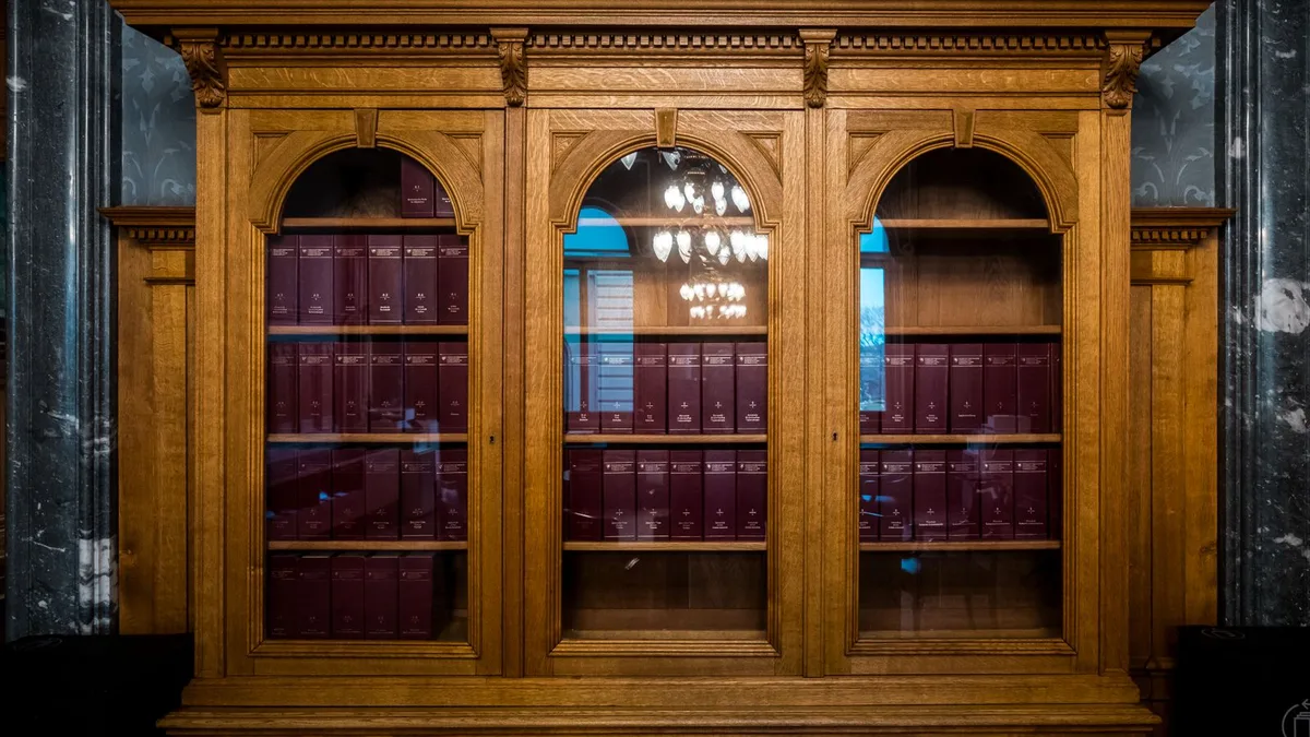 Biblioteca de libros de derecho: hostigamiento sexual en México y consecuencias penales